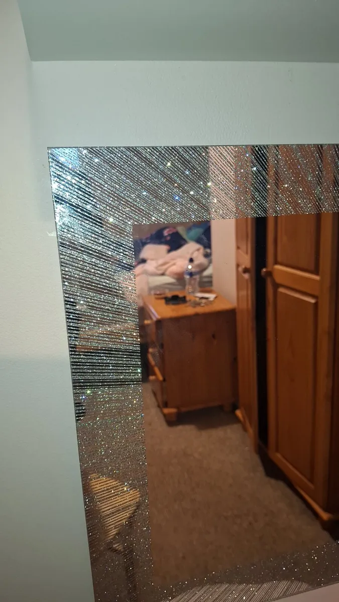 mirror with glitter outline -need gone ASAP - Image 2