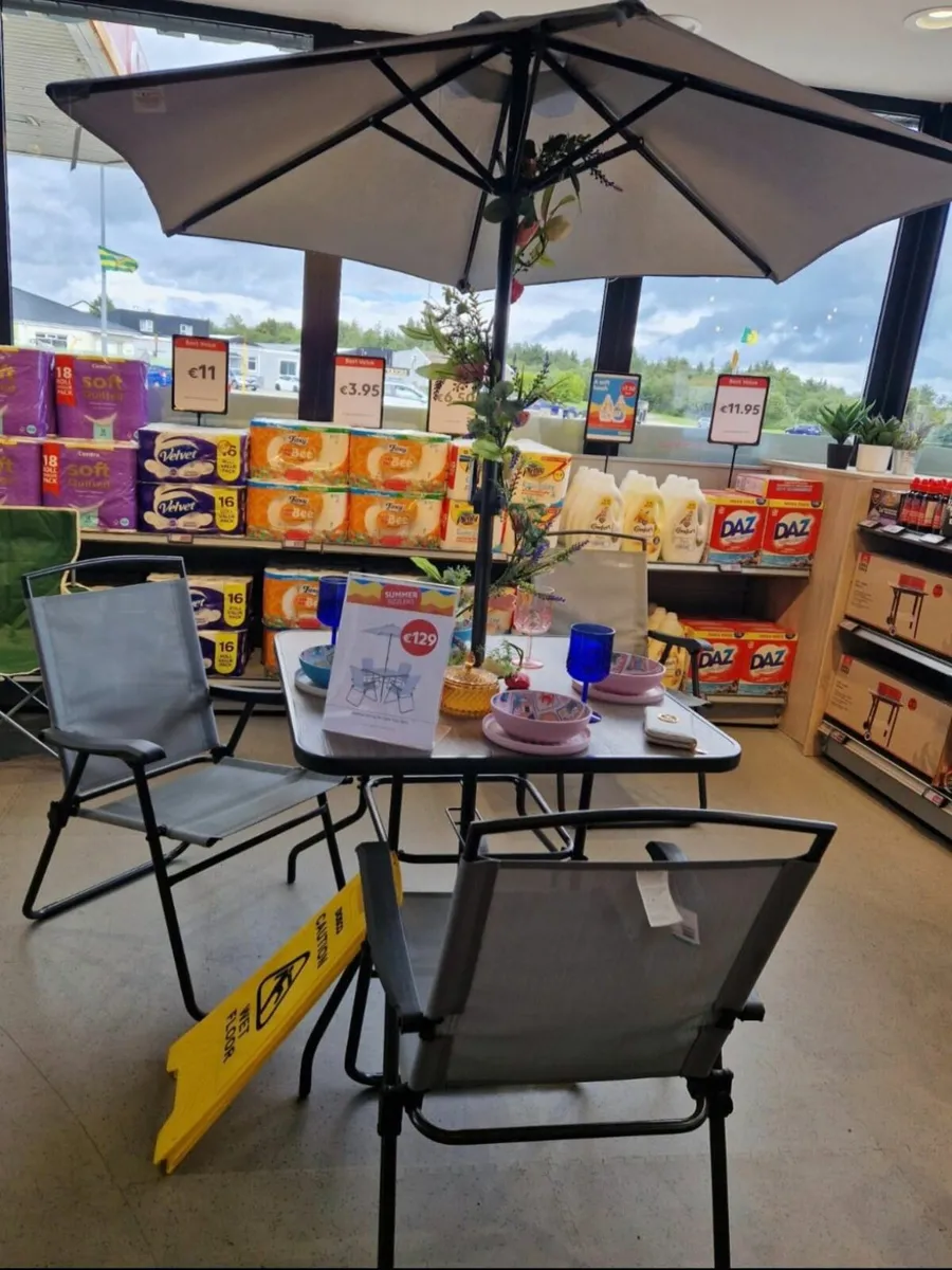 Garden furniture - Image 1