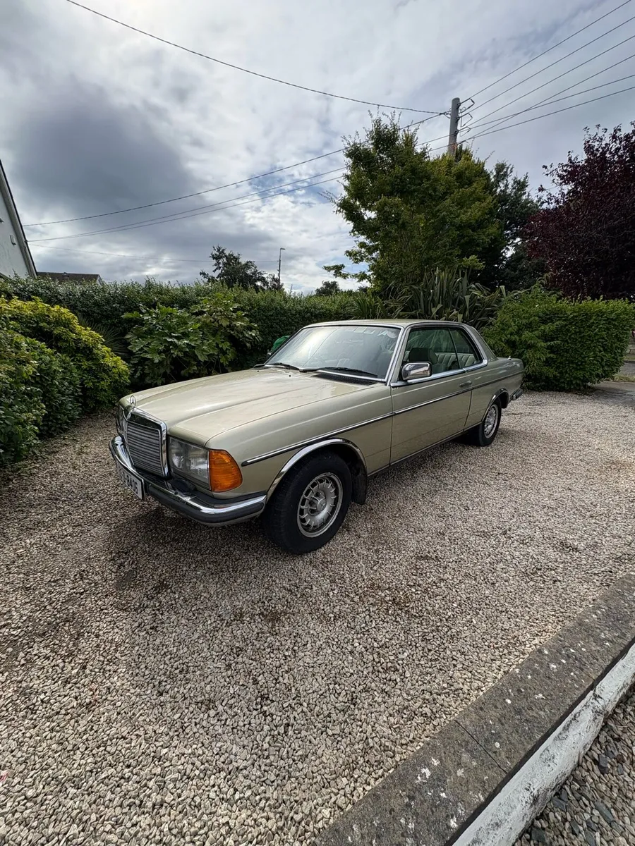 Mercedes W123 230ce 1985 - Image 1