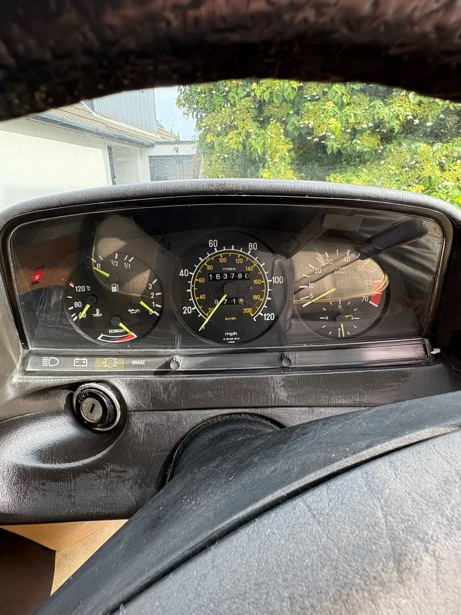 Mercedes W123 230ce 1985 - Image 4