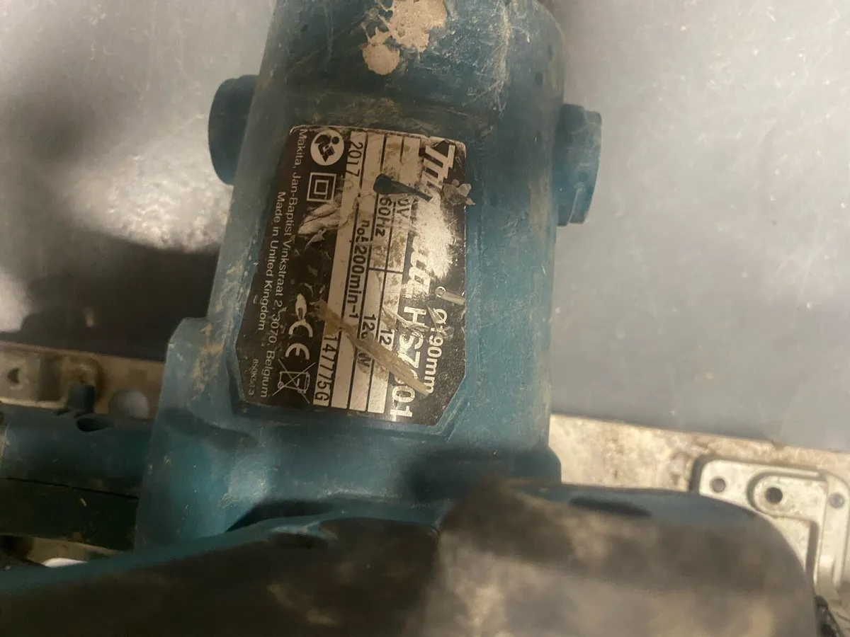 Majors saw  & dewalt battery saw - Image 4