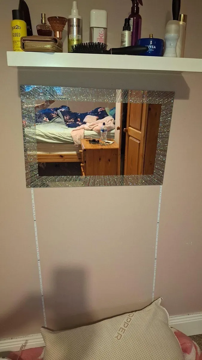 mirror with glitter outline -need gone ASAP - Image 1