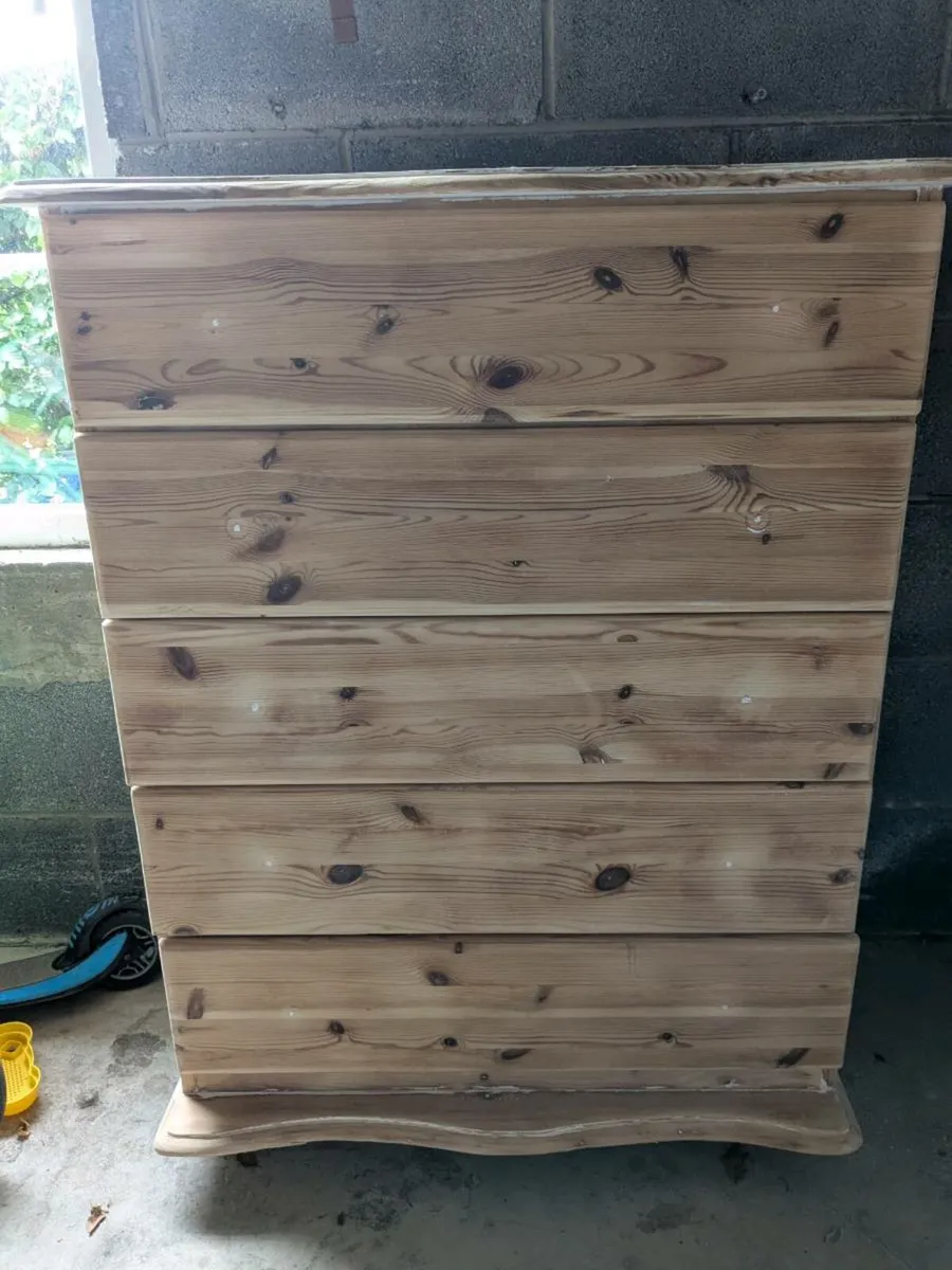 Chest of drawers