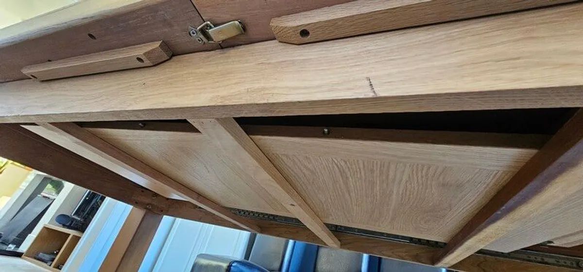 Very long and heavy Oak extendable to 10ft dining table with 8 chairs - Image 3
