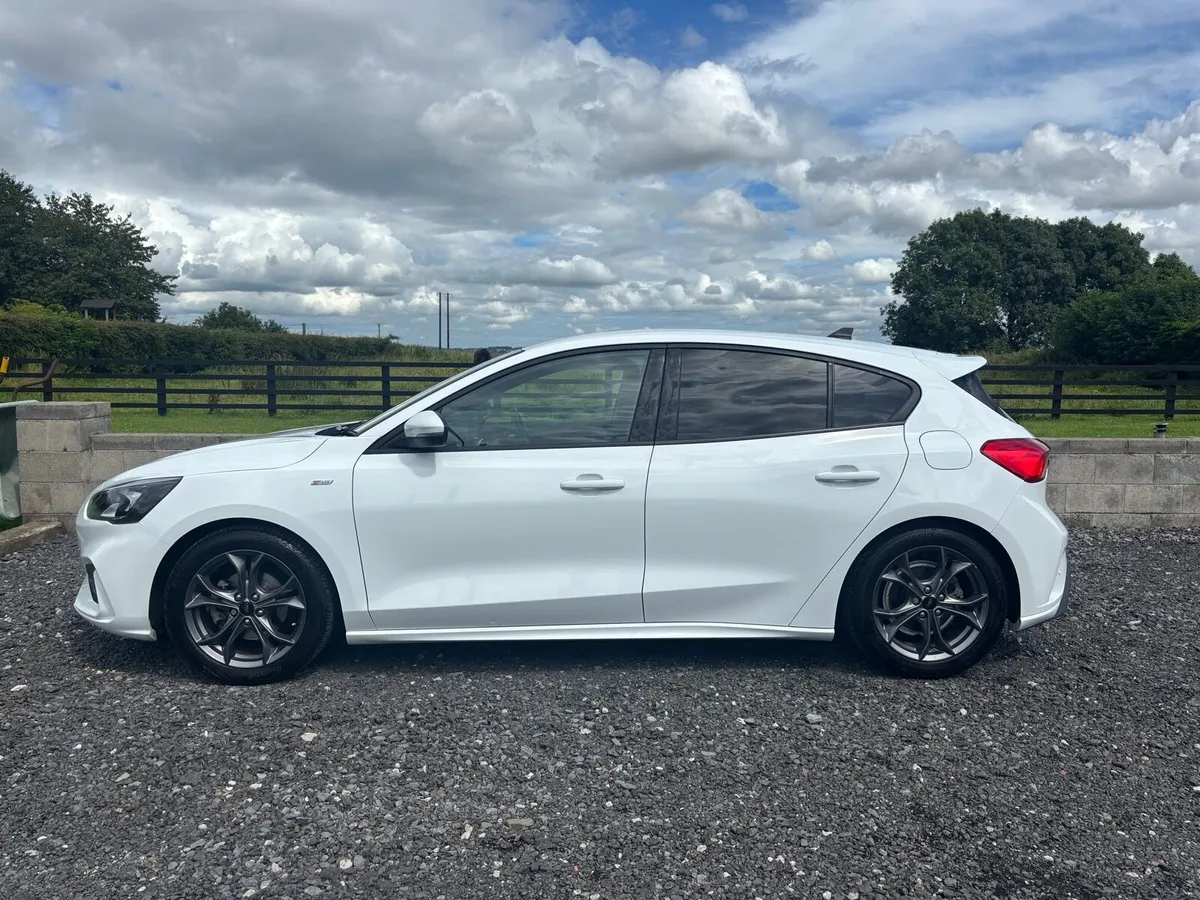 2021 Ford Focus - Image 2