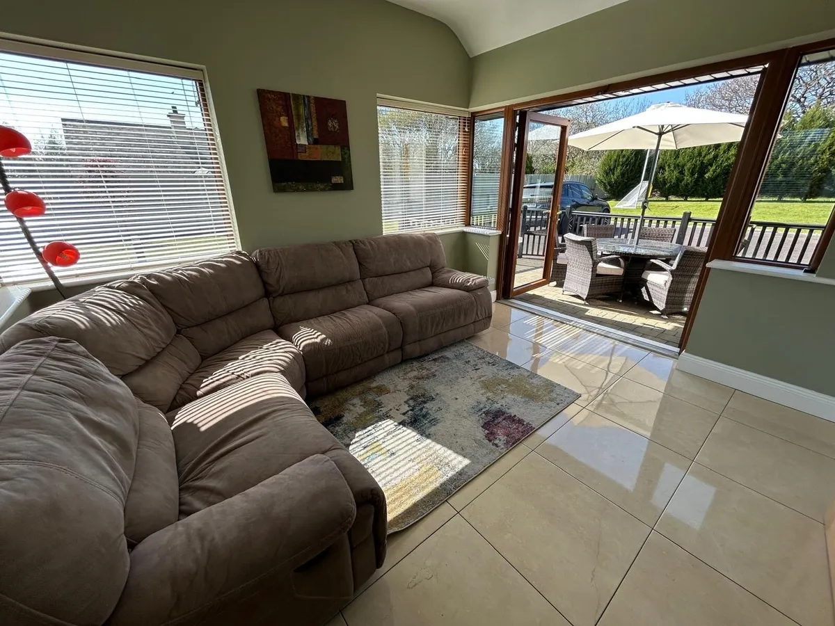 Sofa- Large 6 seater corner sofa