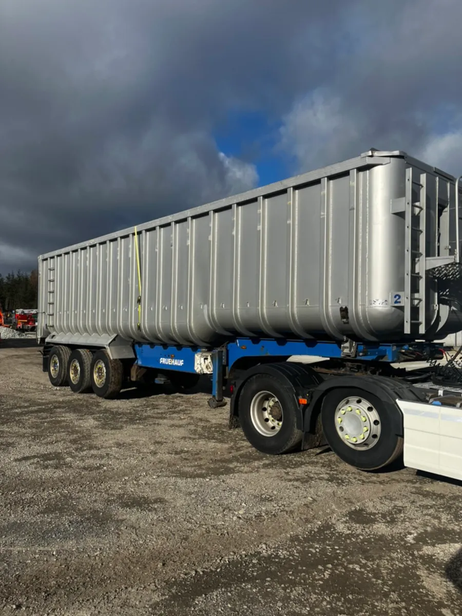 Freuhauf bulk tipper - Image 1