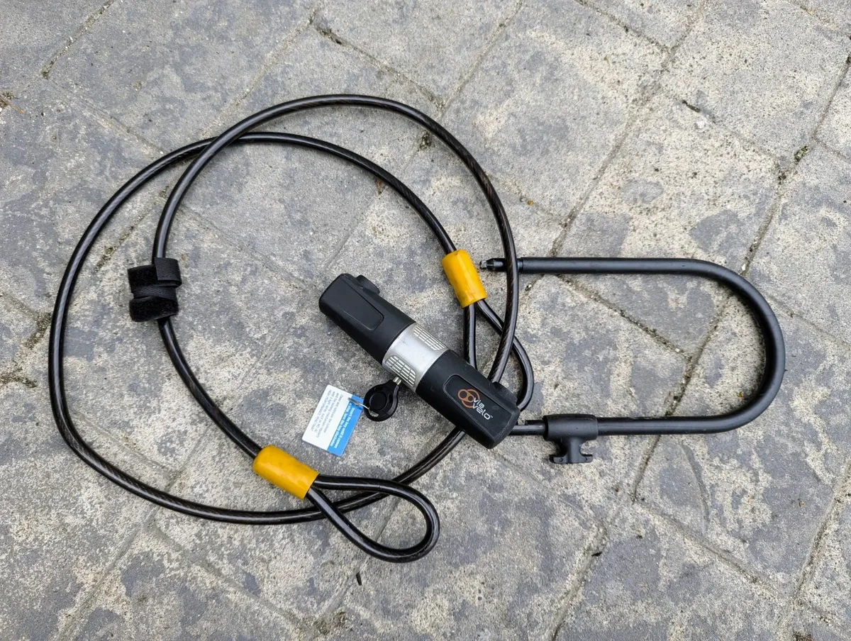 Bike lock + 180 cm cable + pump - Howth - Image 1