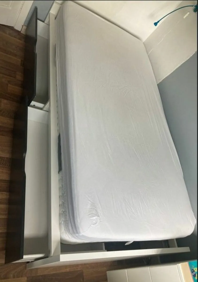 single bed - Image 3
