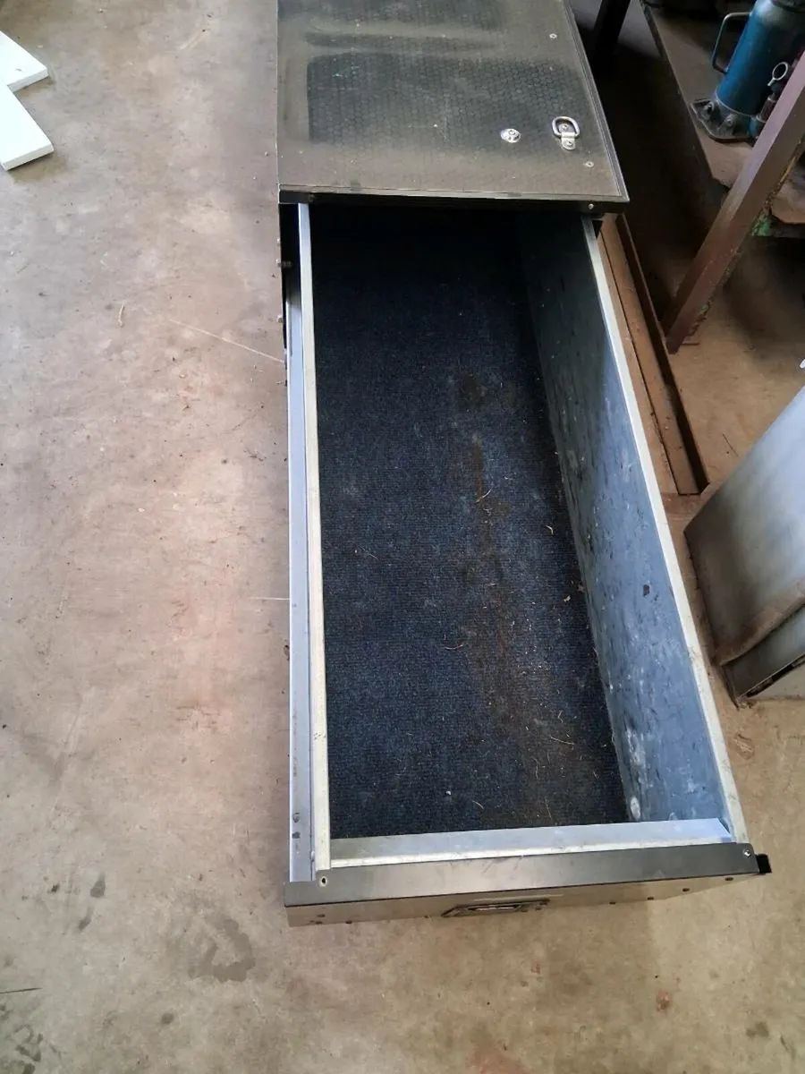 Van/pickup storage drawer - Image 3