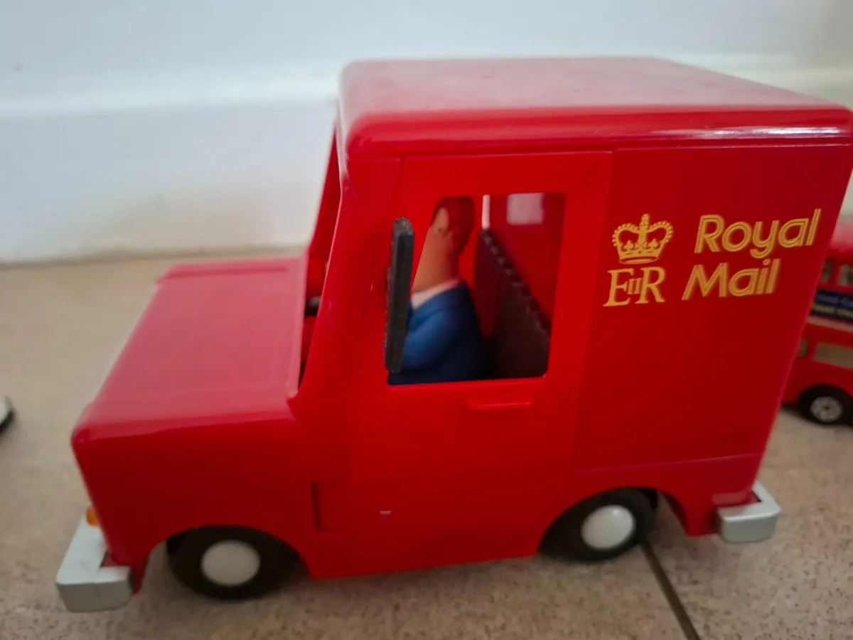 Postman Pat and model bus - Image 1