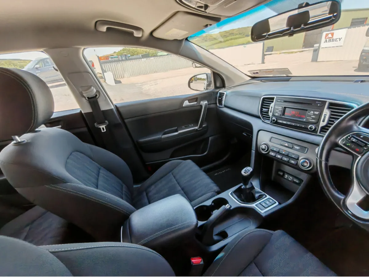KIA SPORTAGE LX 5DR - Image 2