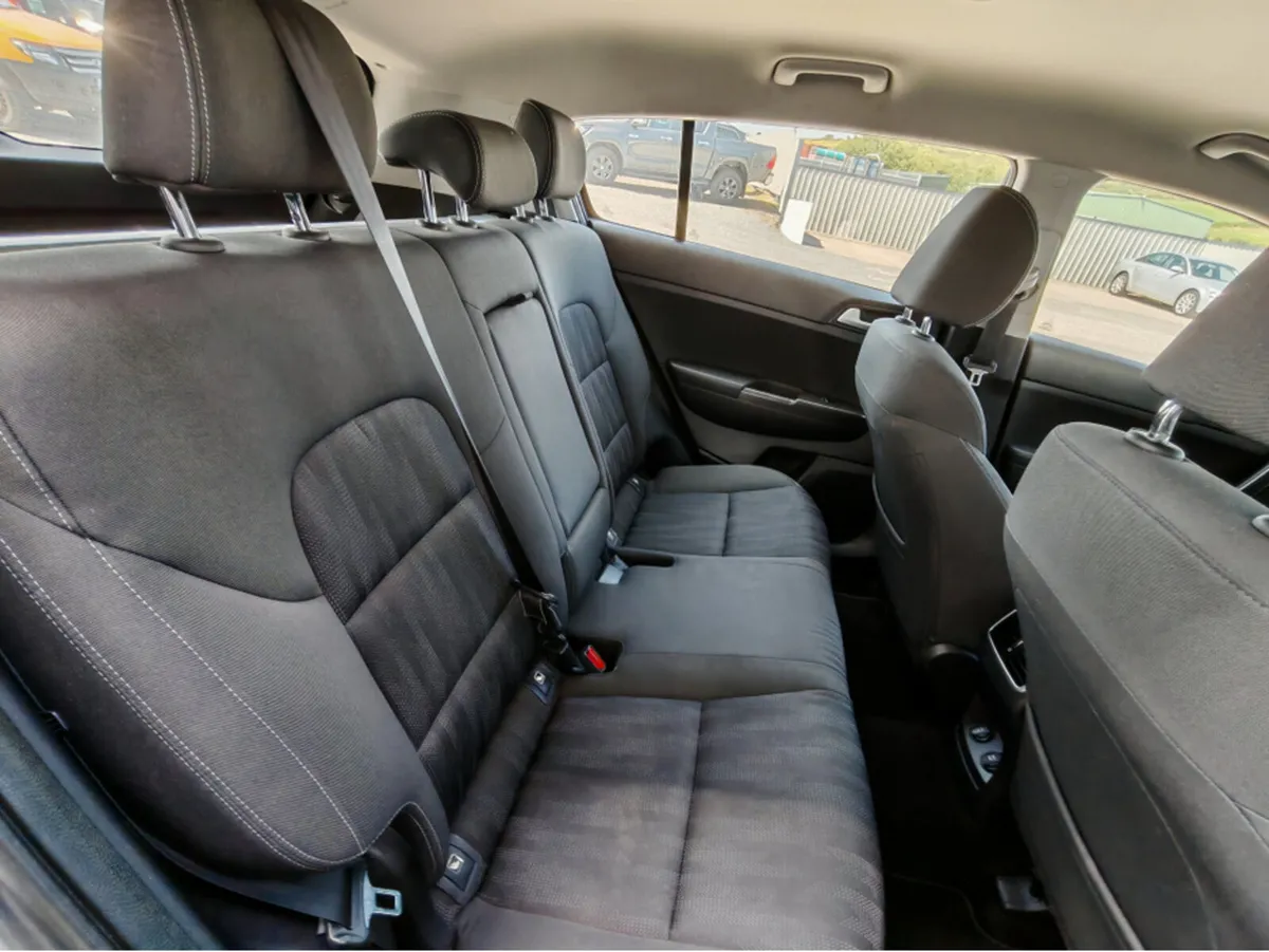 KIA SPORTAGE LX 5DR - Image 4