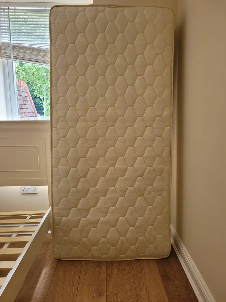 Single bed and mattress - Image 4