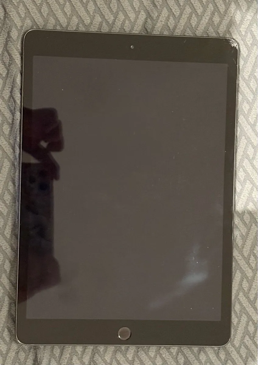 Ipad 7 - Image 2