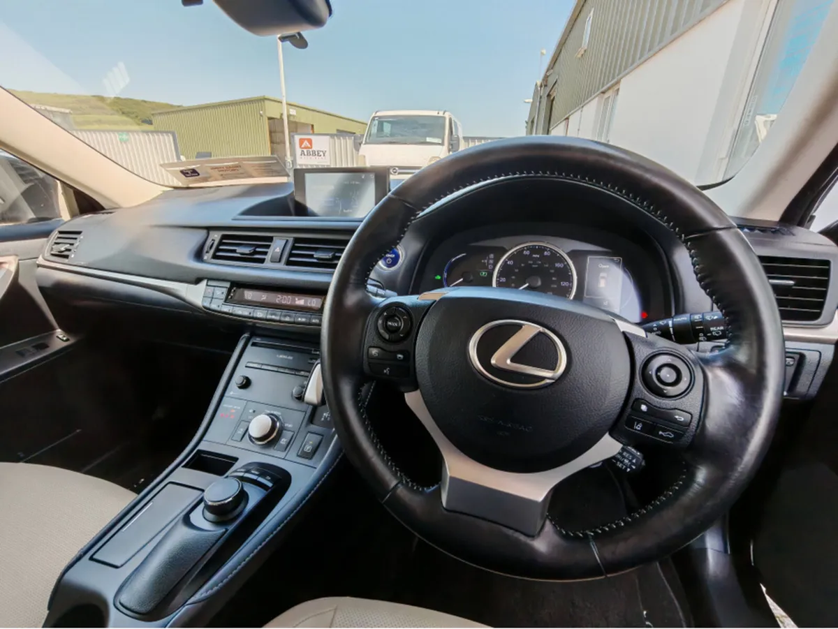 LEXUS CT 200H CT 200H 1.8 SE PLUS 5DR AUTO CVT 136 - Image 2