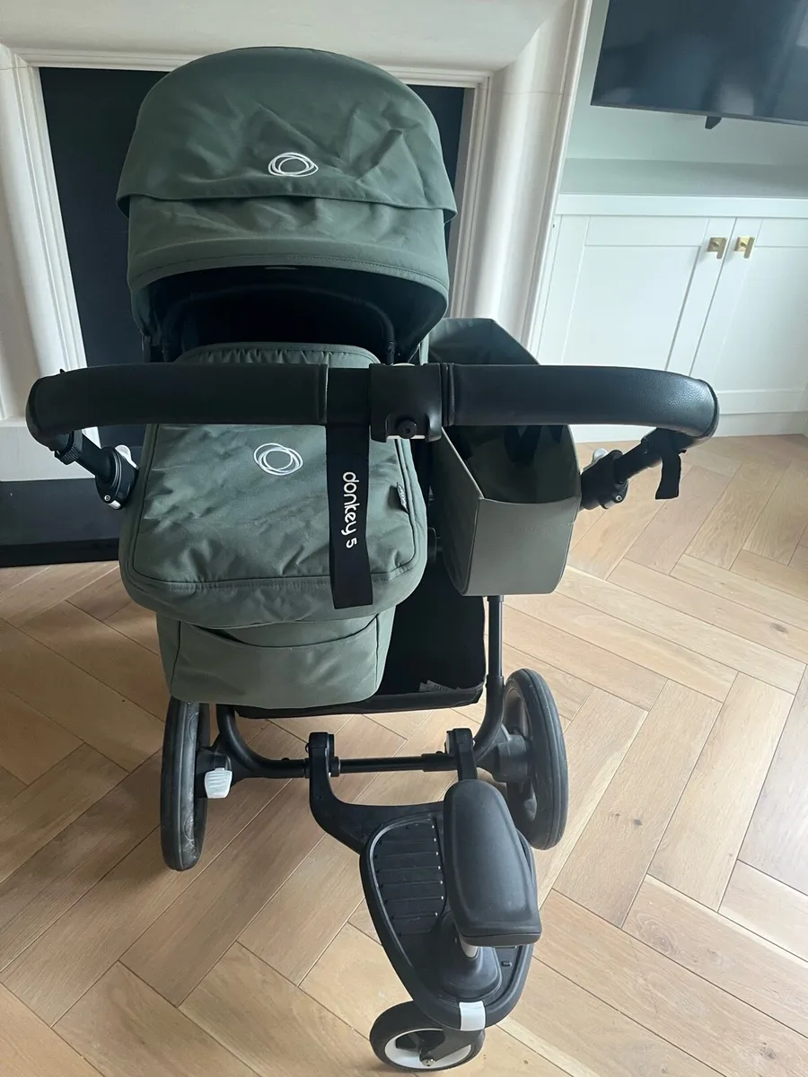 Bugaboo Donkey 5 Mono with new born bassinet - Image 4