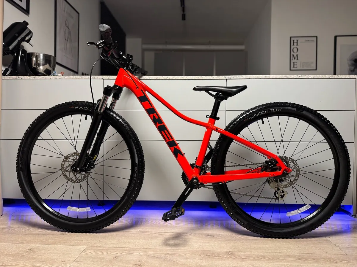 TREK Marlin 6 Hardtail MTB (Like NEW) - Image 2