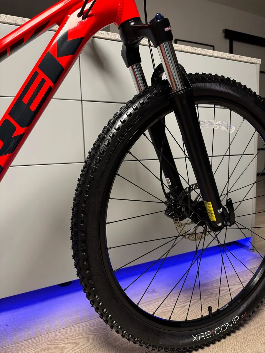TREK Marlin 6 Hardtail MTB (Like NEW) - Image 3