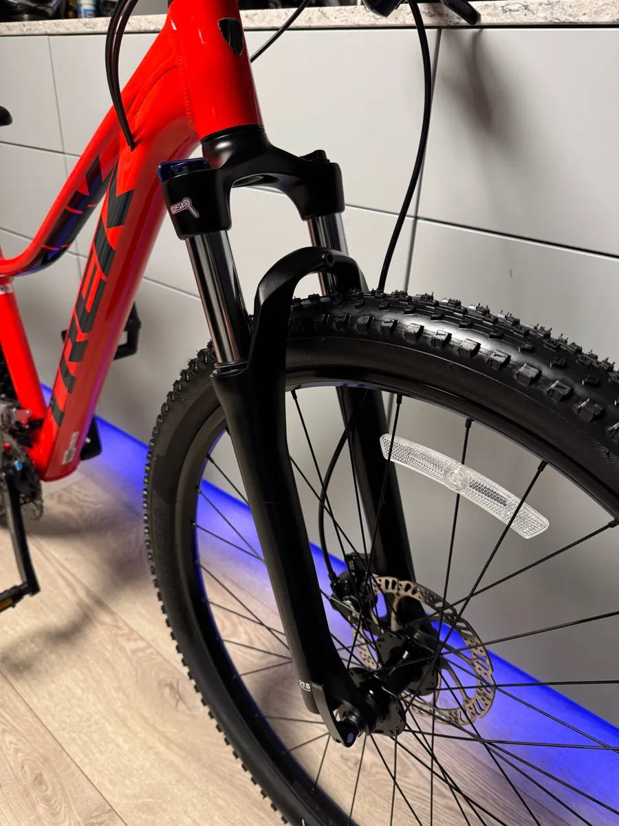 TREK Marlin 6 Hardtail MTB (Like NEW) - Image 4