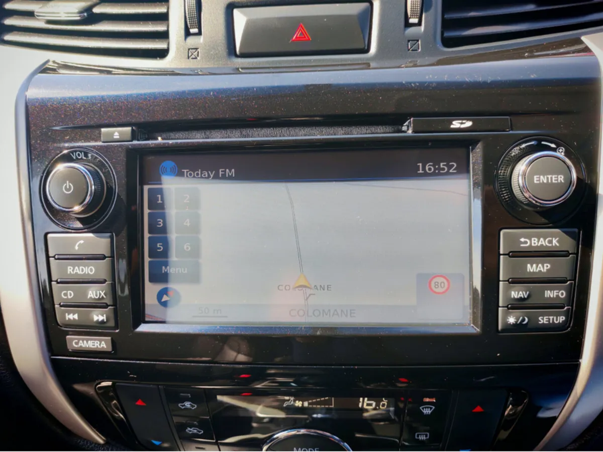 NISSAN NAVARA 2.3 LE LEATHER D/CAB 190 CR CREW CAB - Image 3