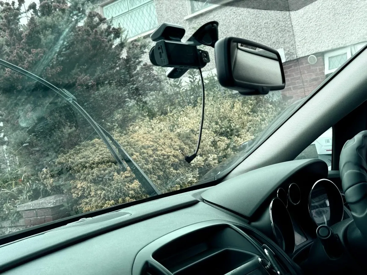 Opel Astra 2014 - Image 2