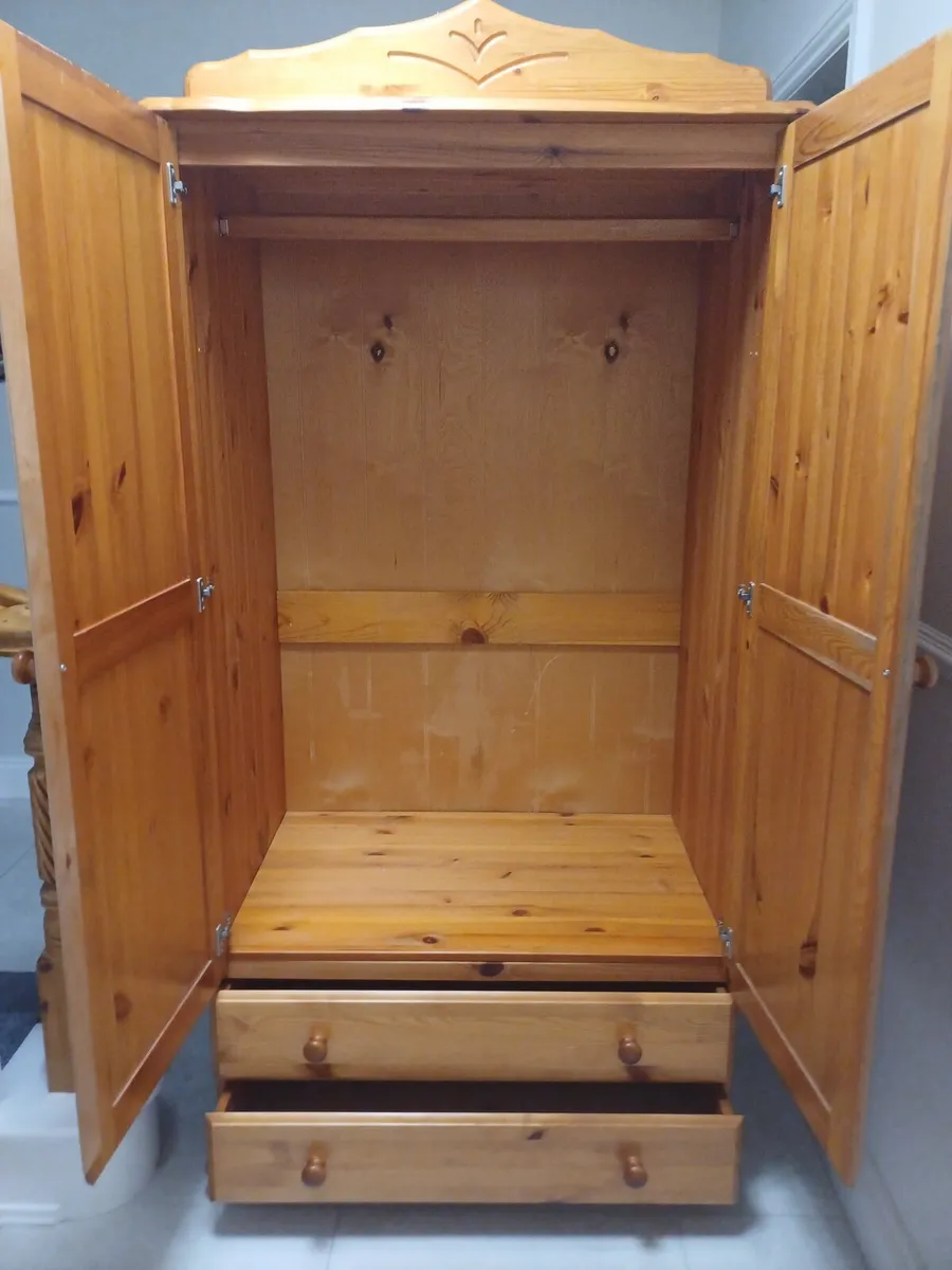 Free standing  Wardrobe - Image 2
