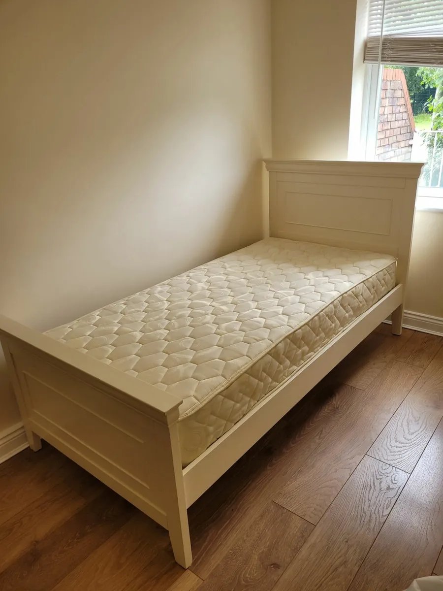 Single bed and mattress - Image 1