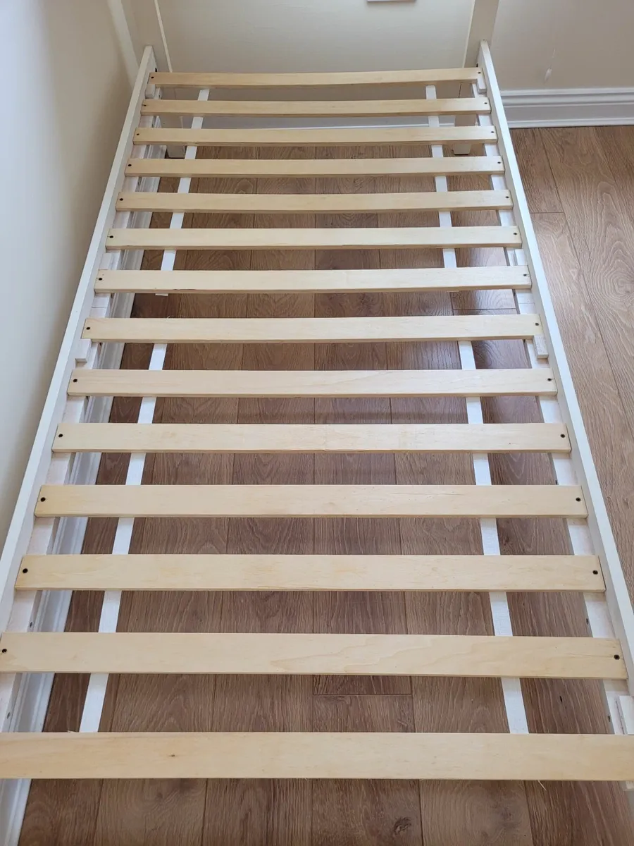 Single bed and mattress - Image 3