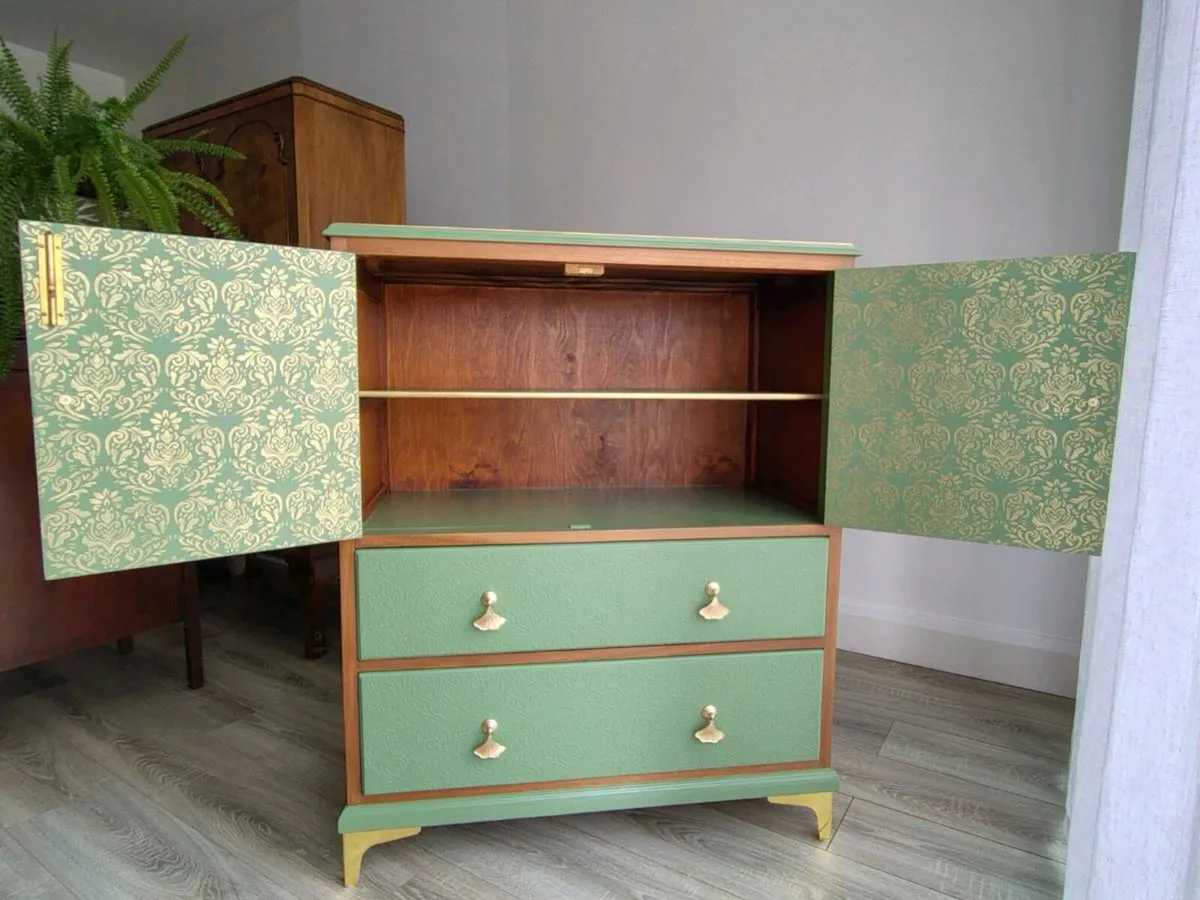 Vintage cabinet/drinks cabinet - Image 4