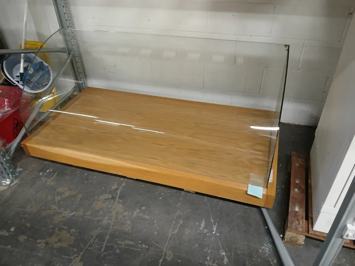 Display unit glass display delivered - Image 3