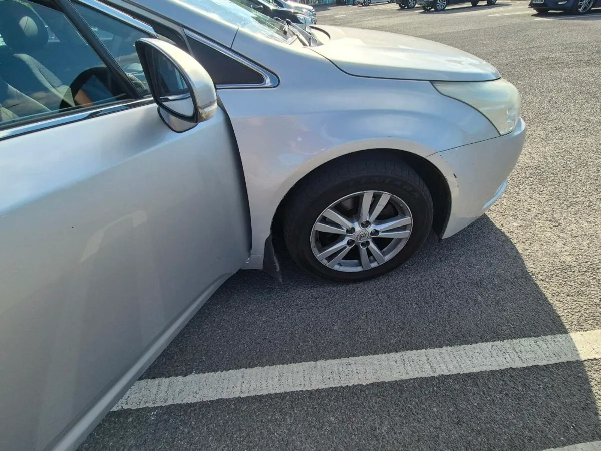 Toyota Avensis - Image 4