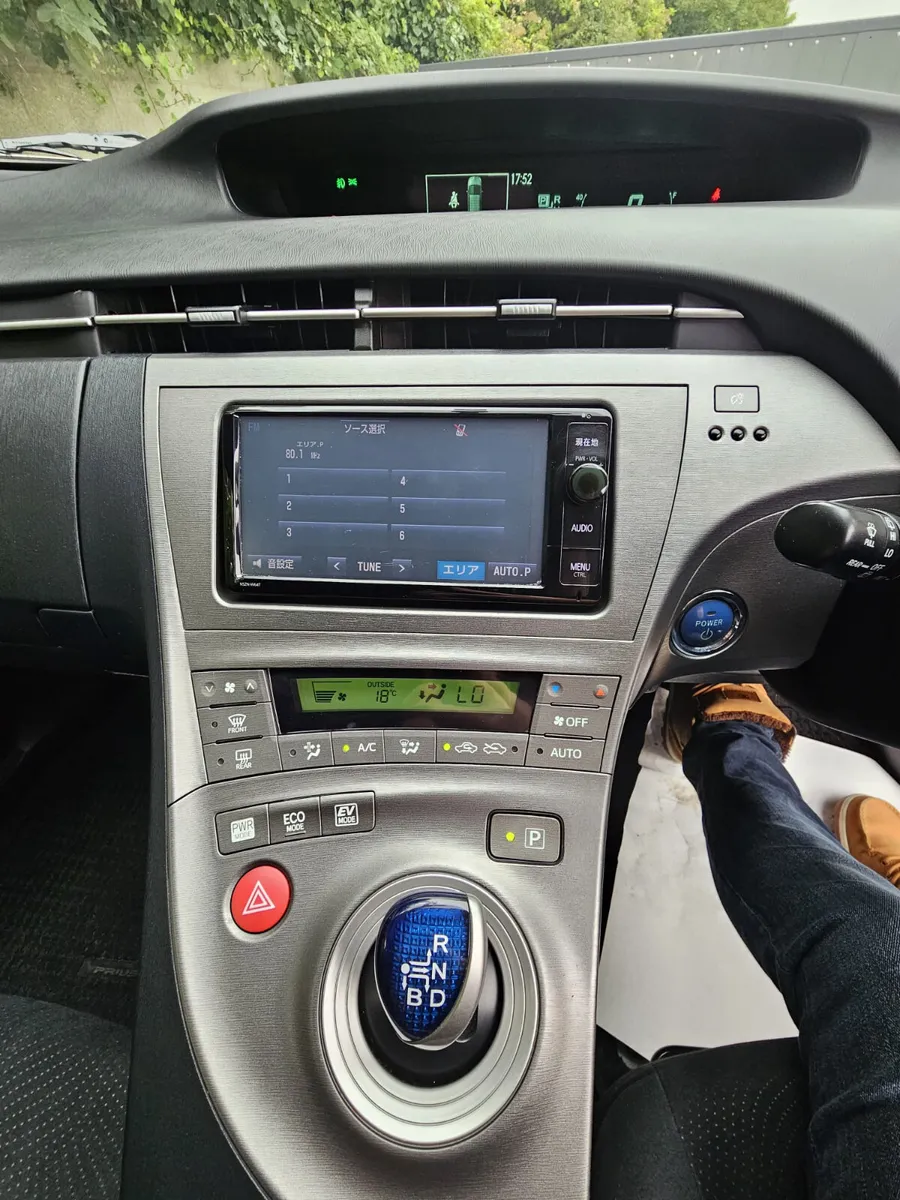 Toyota Prius 2015 hybrid automatic €6990 no offers - Image 3