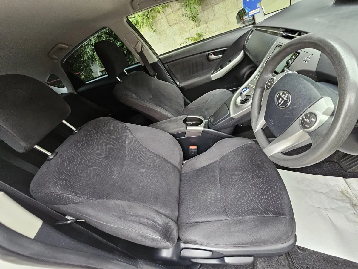 Toyota Prius 2015 hybrid automatic €6990 no offers - Image 4