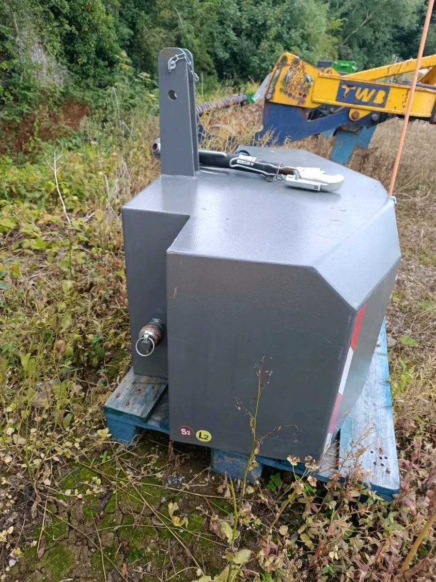 Front weight block 1000kg - Image 2