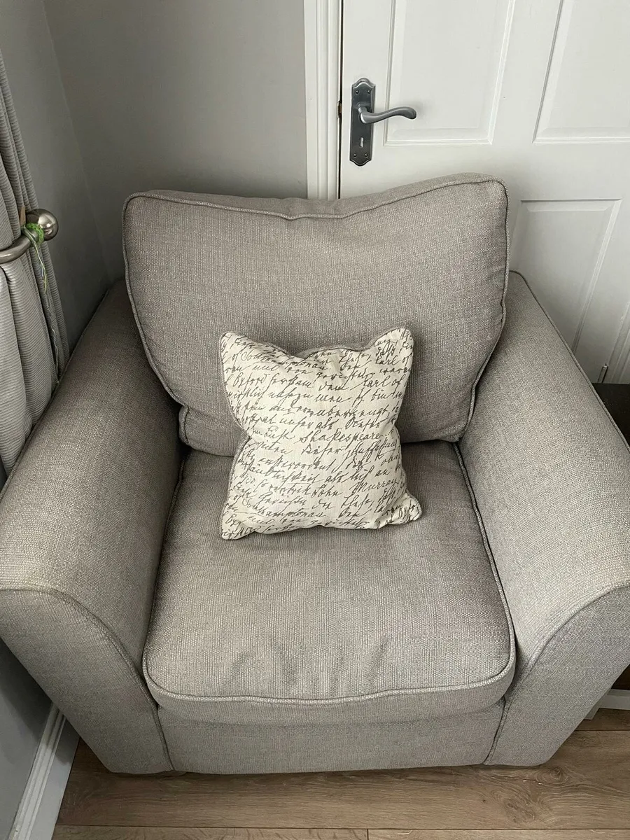 Couch and single - Image 1