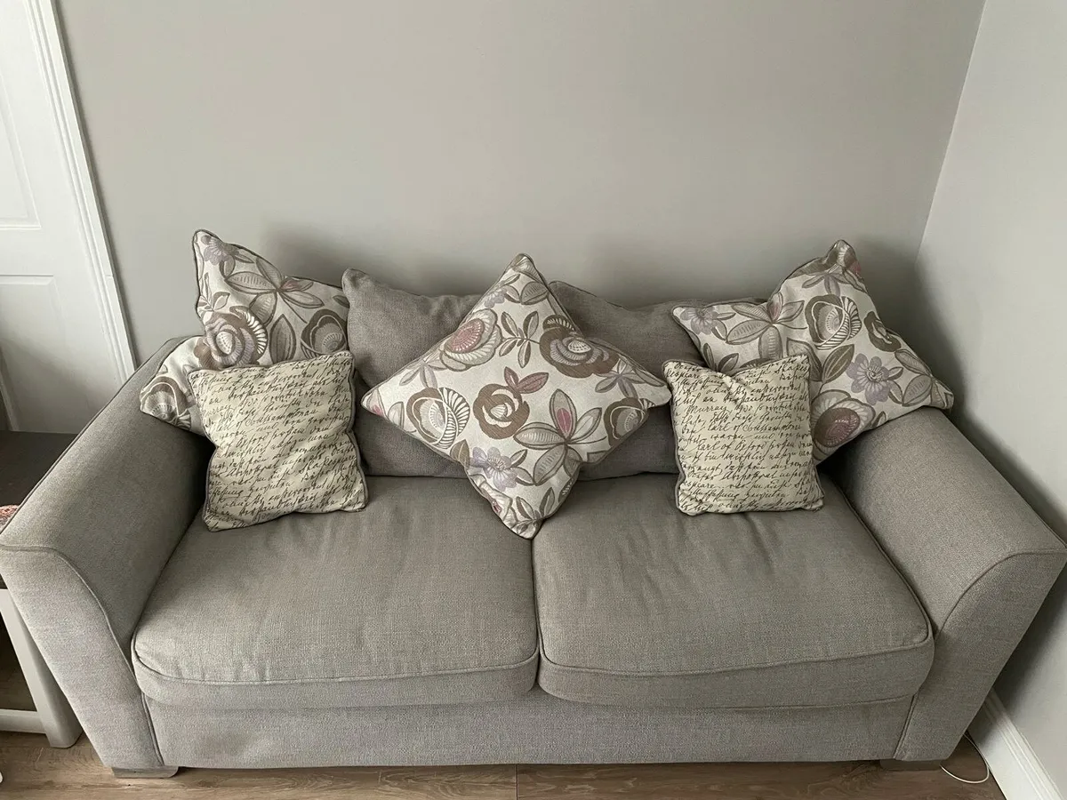 Couch and single - Image 2