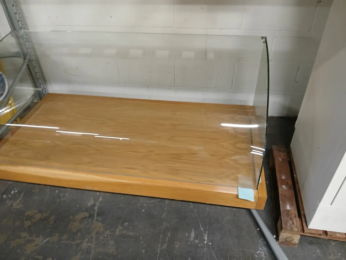 Display unit glass display delivered - Image 1