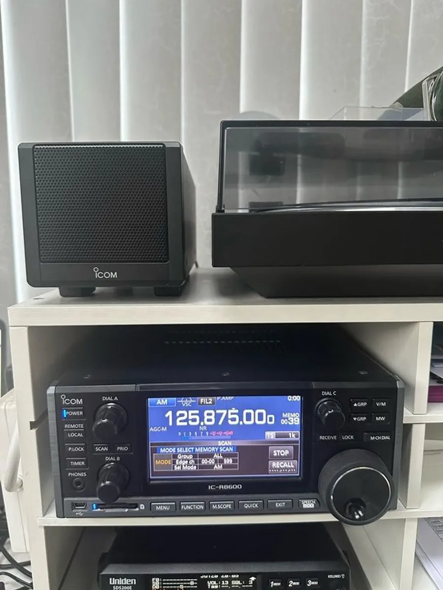 Icom IC-R8600 Communication Receiver & Extras - Image 1
