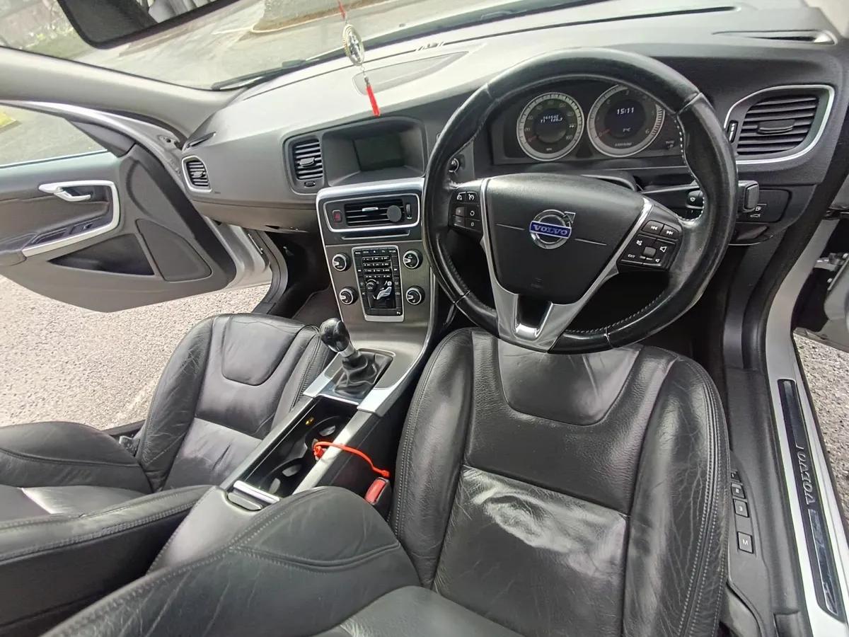 Volvo S60 2011 - Image 2