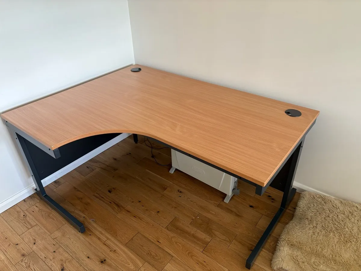 Work desk 160x120(cm) + office cabinet 42x59 (cm) - Image 1
