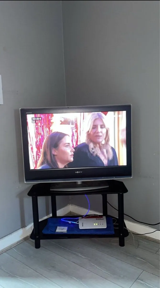 37”SONY TV WITH STAND