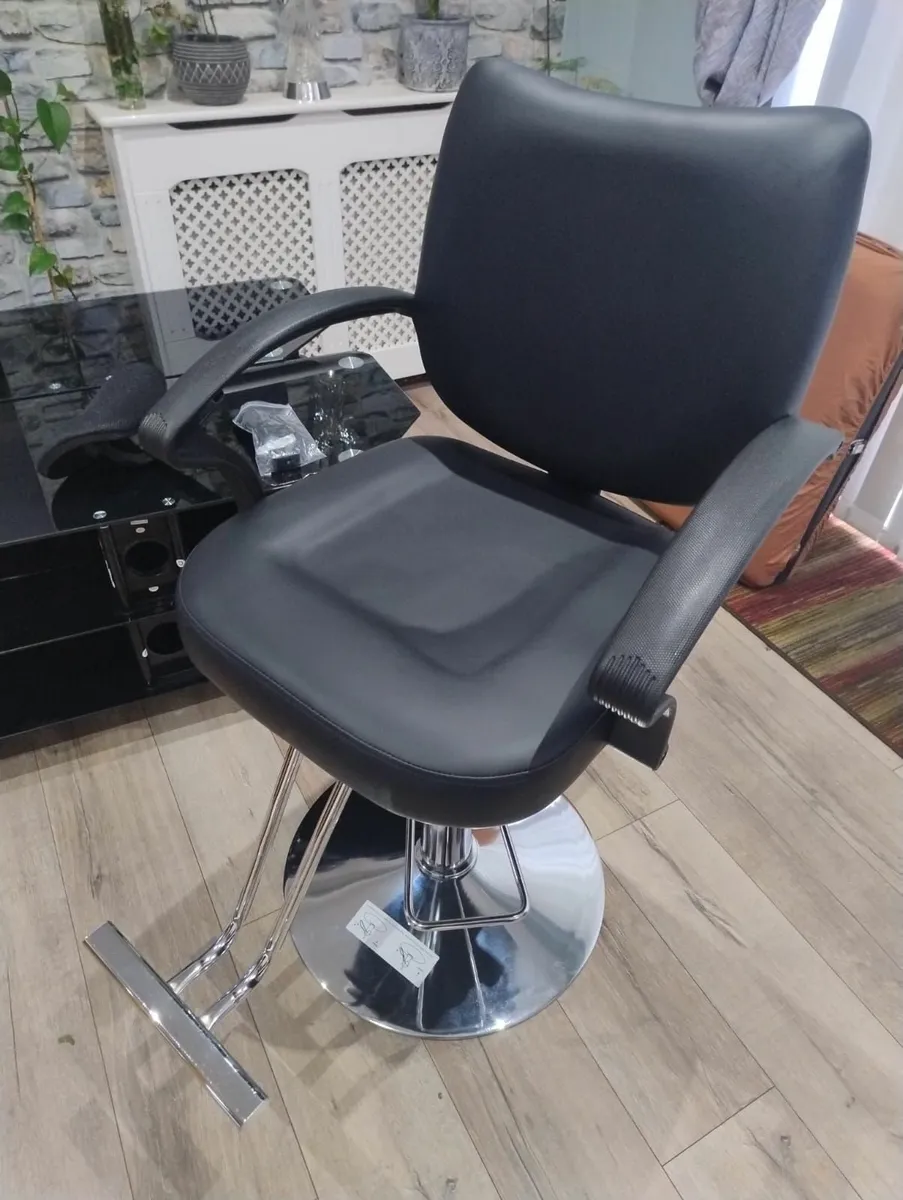 Barber chair - Image 1