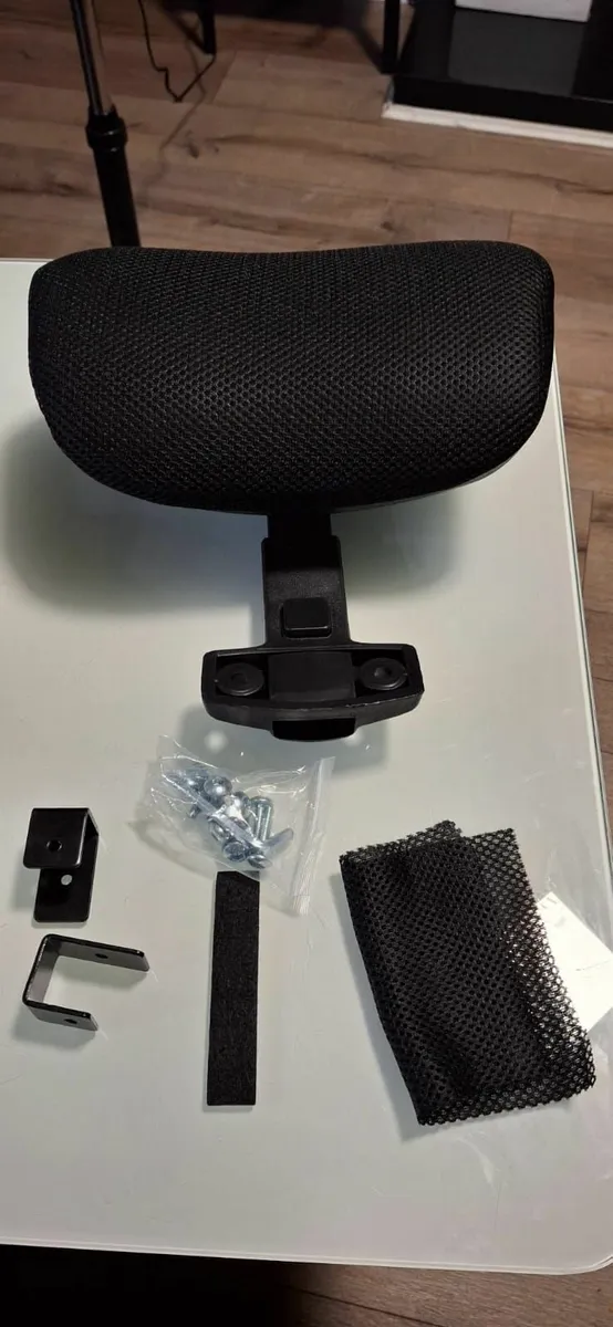 Head rest for saloon chair - Image 1