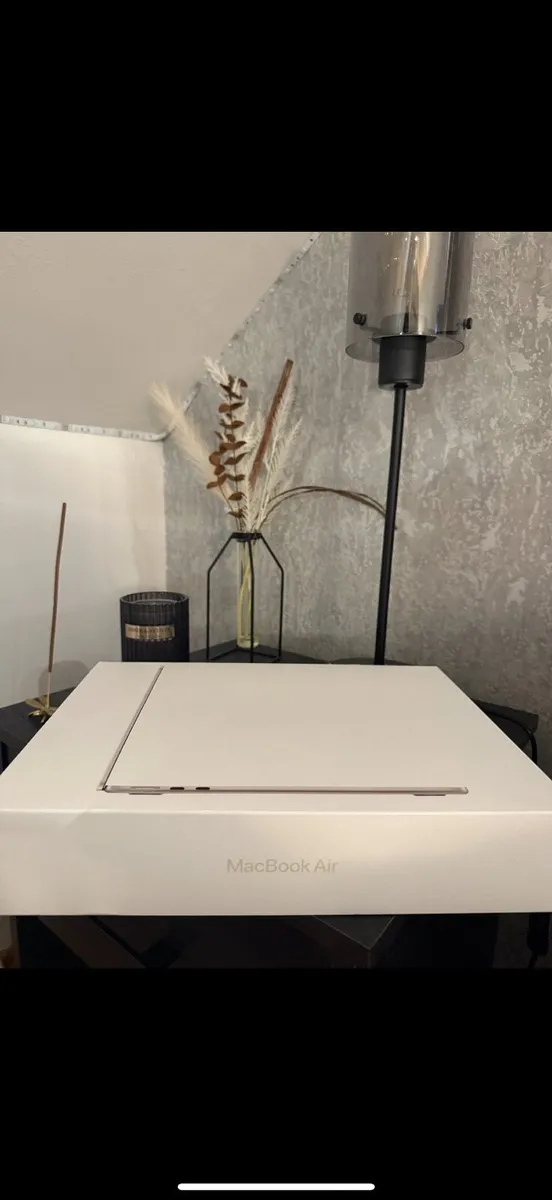 MacBook Air M2 (2024) - Image 3