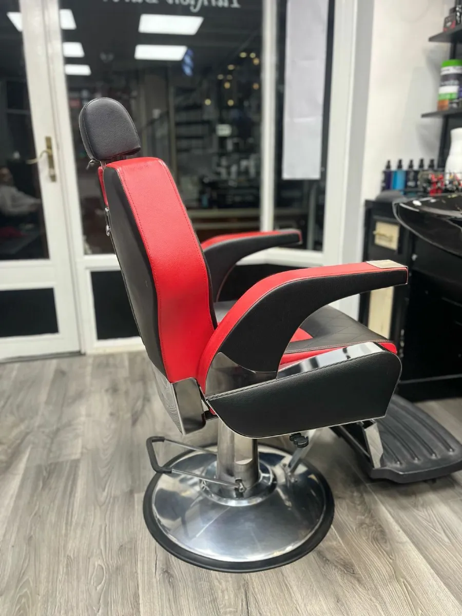 Barber chairs - Image 1