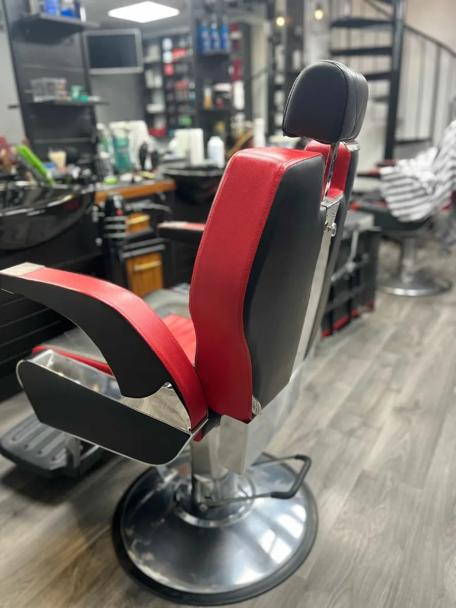 Barber chairs - Image 2