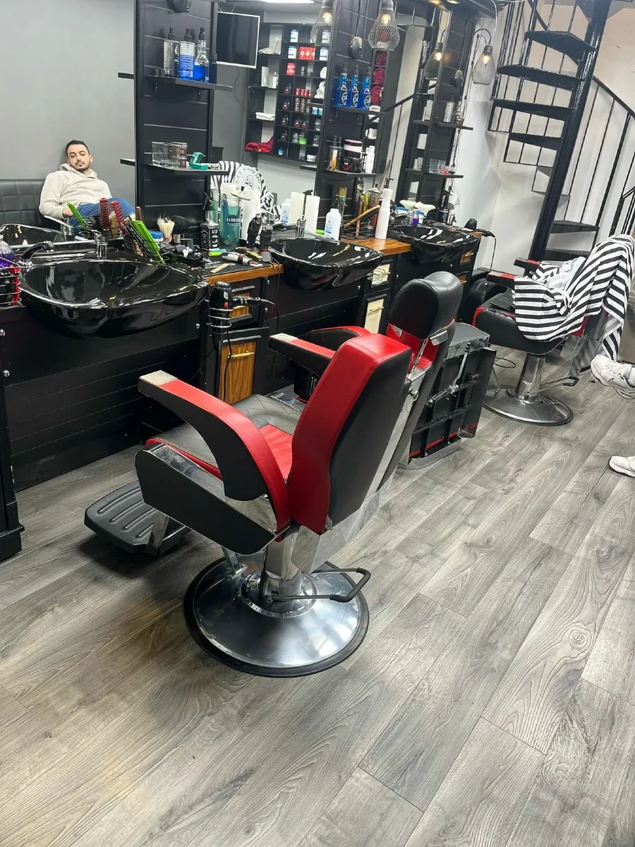 Barber chairs - Image 4
