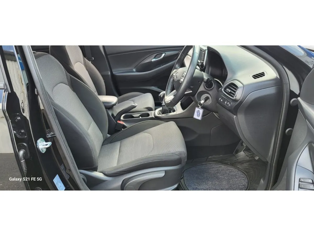Hyundai i30 I 30 Deluxe 5DR - Image 4