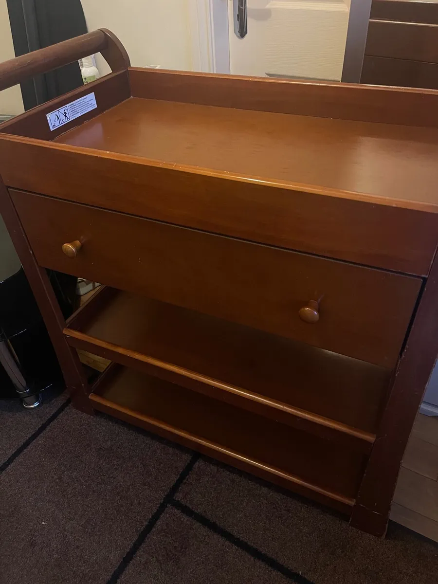 Changing table - Image 1